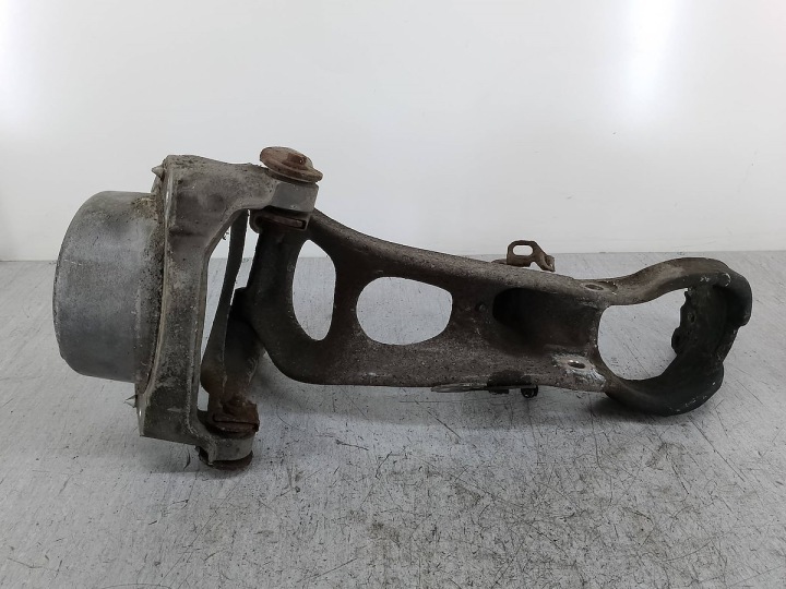 FIXATION AMORTISSEUR AVANT GAUCHE PEUGEOT 407 9661544680G 1.8 16V