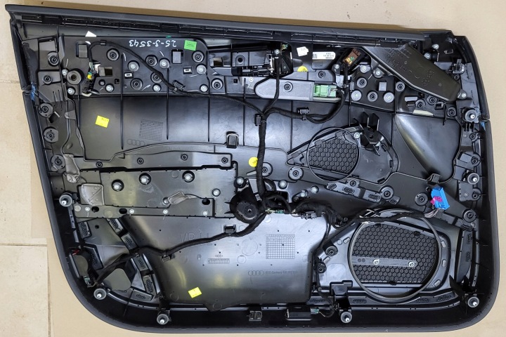 COLLECTEUR AVEC PORTES GARNITURE DROIT AVANT AUDI A8 D4 4H ALCANTARA OE EUROPE