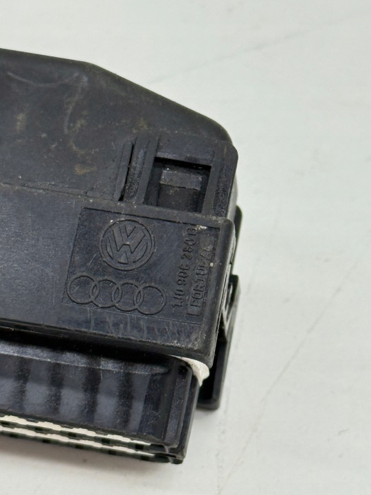 AUDI VOLKSWAGEN SKODA PUCE PUCE RACCORD FIL 1J0906380B