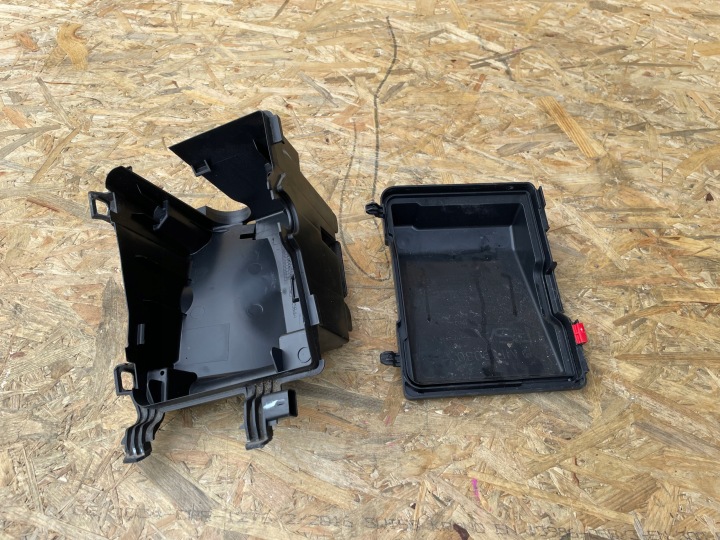 OPEL GRANDLAND CHÂSSIS BOÎTE FUSIBLES 9804681980