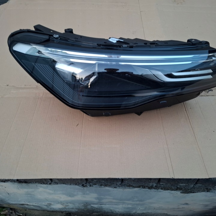 VOLKSWAGEN VW TAYRON 57L PHARE PROJECTEUR AVANT DROITE