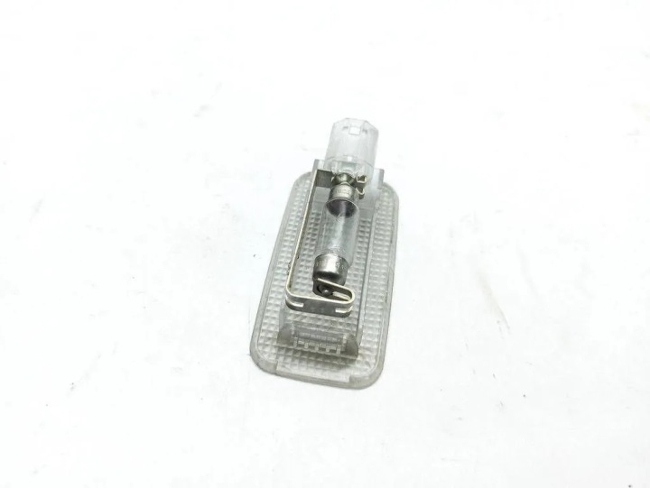 ÉCLAIRAGE INTERNE TOYOTA AVENSIS (_T25_) 8133005021 34312274 2.2L 2006