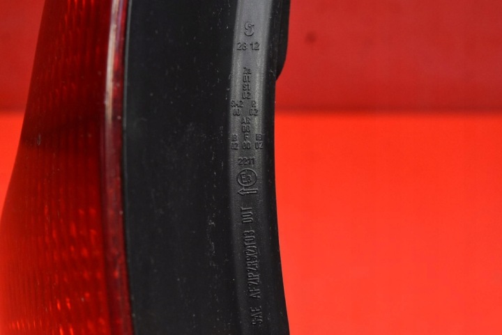 PHARE GAUCHE ARRIÈRE ARRIÈRE 30698918 VOLVO V50 1 I 03-11