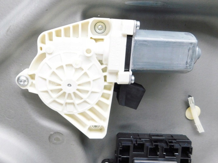 MÉCANISME ÉLÉVATEUR DROIT ARRIÈRE MERCEDES W245 B180