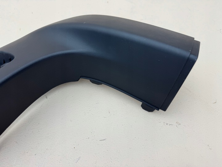 RENAULT KANGOO II 2 07R- MOULURE ANGLE PARE-CHOCS DROIT ARRIÈRE 8200499042