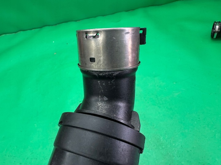 TUYAU CAOUTCHOUC FIL CONDUIT D'AIR ÉCHANGEUR D'AIR DE SURALIMENTATION GX73-6N650-AD JAGUAR XE X760 2.0 D 14-