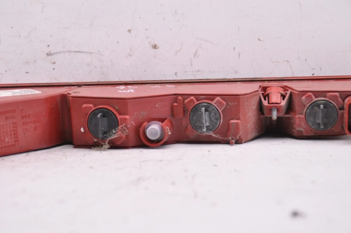 AUDI Q3 8U0 PHARE GAUCHE ARRIÈRE DANS PARE-CHOCS ORIGINAL 8U0945095
