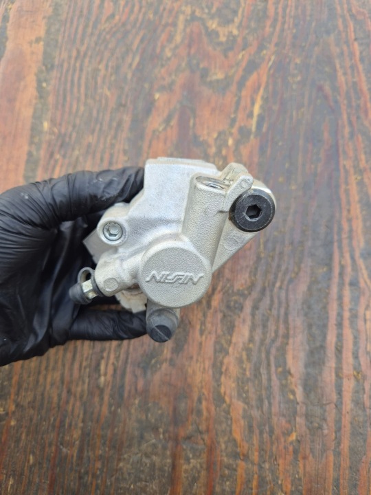 ÉTRIER DE FREIN ARRIÈRE AVEC JARZMEM FREINS NISSIN YAMAHA YZF 250 450 OEM 2006-2009
