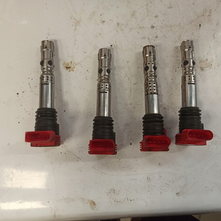 AUDI A4 B6 2.0 ESSENCE BOBINE ALLUMAGE 06C905115L
