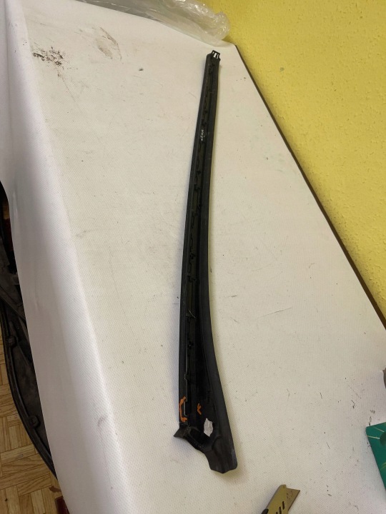 MOULURE TOITS GAUCHE MERCEDES C-KLASA W205 A2056900182