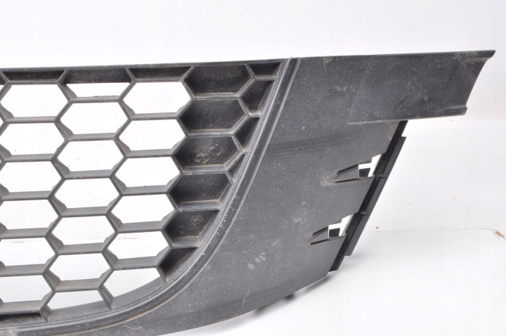 VOLKSWAGEN SCIROCCO III GRILLE CALANDRE PARE-CHOCS 1K8853677
