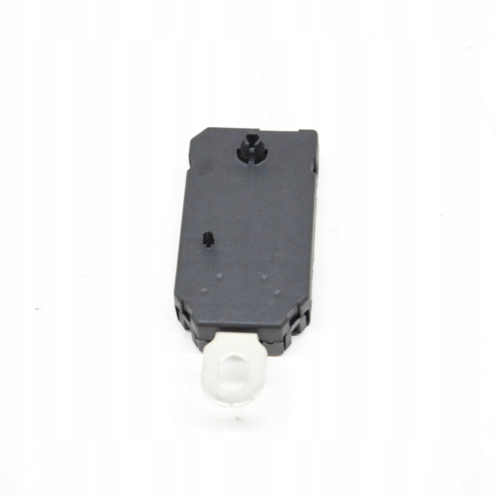 TESLA MODÈLE Y 2020 AMPLIFICATEUR ANTENNES