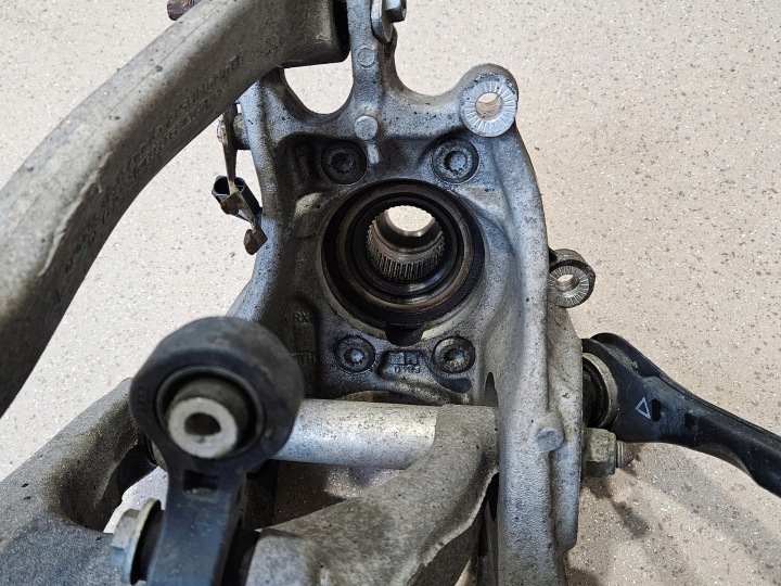 ROTULE DE DIRECTION ARRIÈRE ARRIÈRE CÔTÉ GAUCHE AUDI RS7 C7 8R0505435C