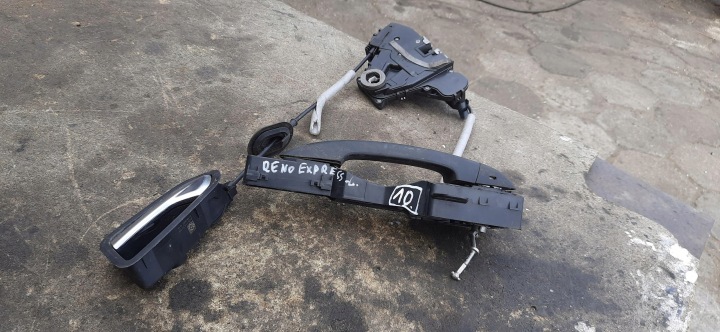 SERRURE DE PORTE GAUCHE AVANT RENAULT EXPRES II 805033719R 806079360R