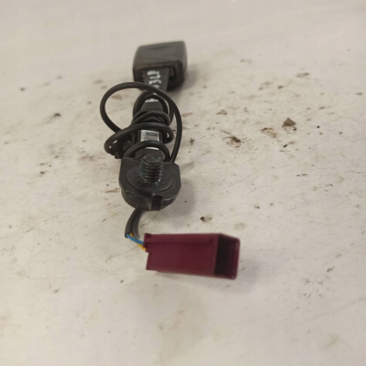 FORD FOCUS MK3 AGRAFE COURROIE GAUCHE AVANT BM51-61209-AAW