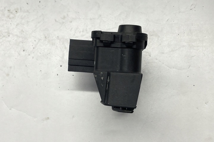 PETIT MOTEUR BOUCHONS GOULOTTE DE REMPLISSAGE CARBURANTS SEAT LEON (5F1) 7P0810773F 1.5L GASOLINE