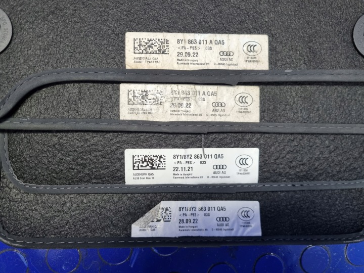 ENSEMBLE POUSSOIRS WELUROWYCH AUDI A3 8Y ORIGINAL 8Y1863011A