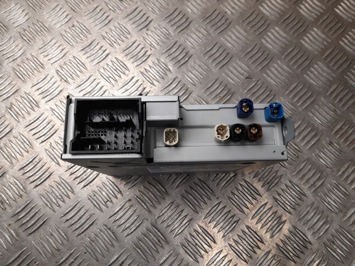 RADIO AVEC ODTWARZACZEM CD AUDI A3 BERLINE 2020 8Y0919605