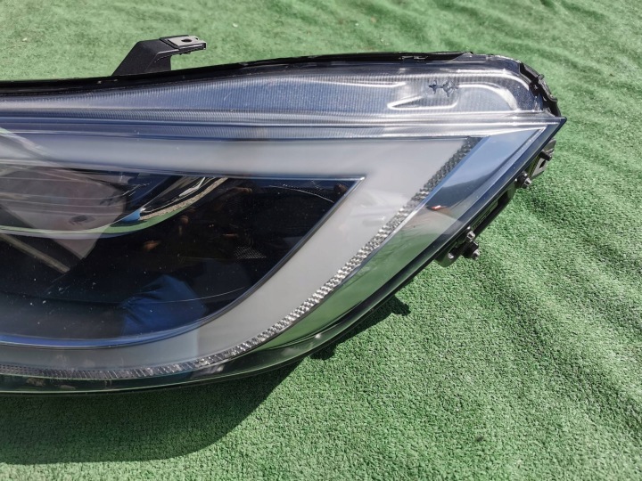 TESLA AVEC LIFT 16- PHARE GAUCHE AVANT AVANT COMPLET LED B.LADNA