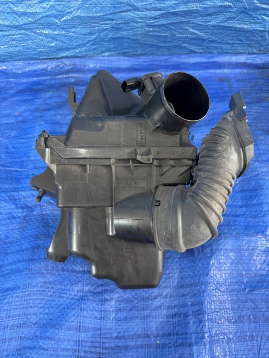 CHÂSSIS FILTRE AIR DÉBITMÈTRE TOYOTA YARIS IV 1.5 HYBRID