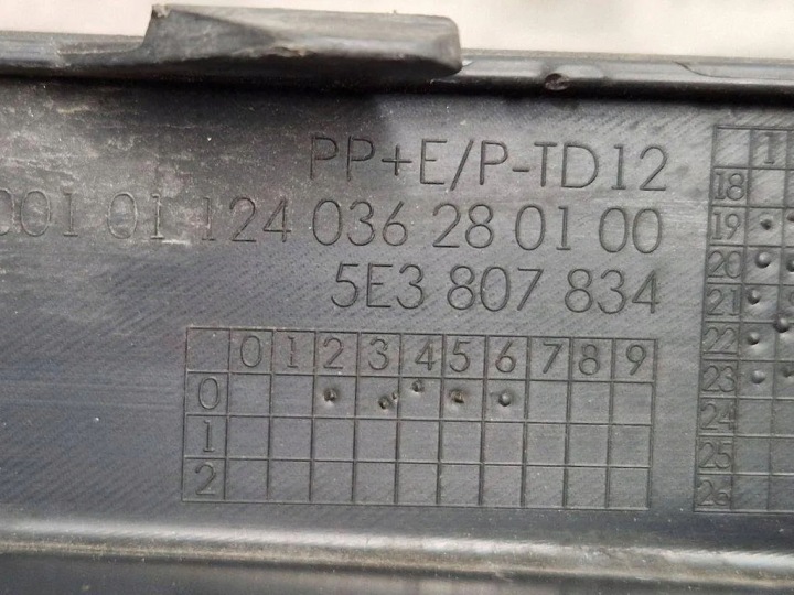 SKODA OCTAVIA 4 19- MOULURE DÉCORATIVE HALOGÈNE PARE-CHOCS AVANT DROITE 5E3807834