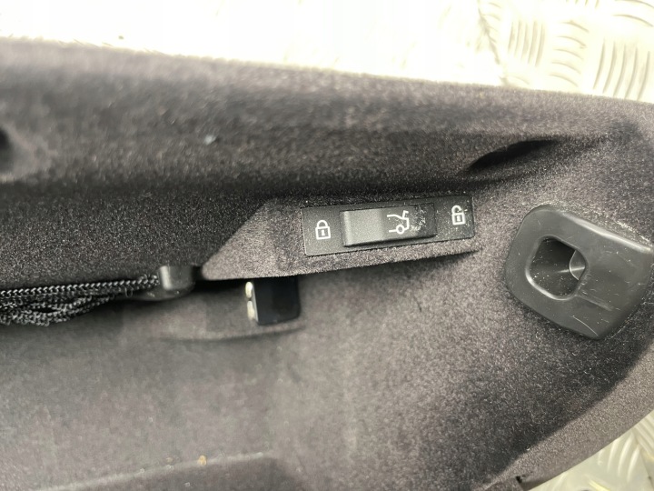 BMW 3 F30 F32 F36 BOÎTE À GANTS TABLEAU DE BORD CONSOLES EUROPE 9228283