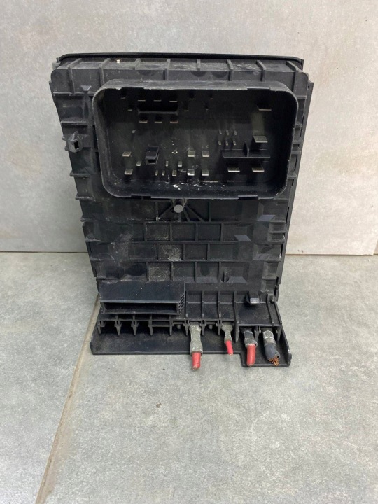 BOÎTE FUSIBLES GOLF VI PLUS 09R 1K0937125C