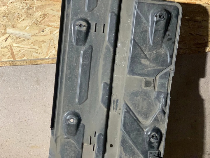 GAUCHE PROTECTION CHÂSSIS MERCEDES-BENZ C (W204) A2046809108 2.1L DIESEL 125KW