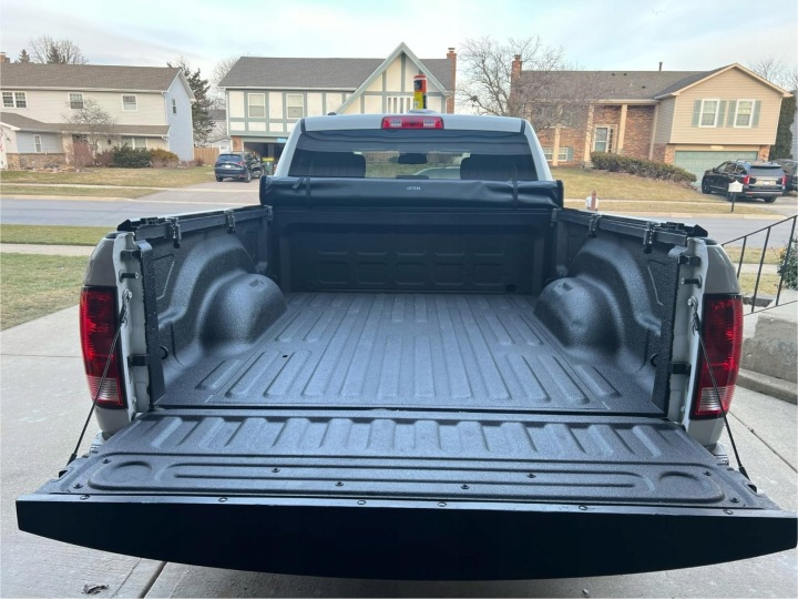 DODGE RAM 1500 GEN. 5 2019-2024 STORE ZWIJANA COUVERCLE CARROSSERIES COURTE 5.7FT