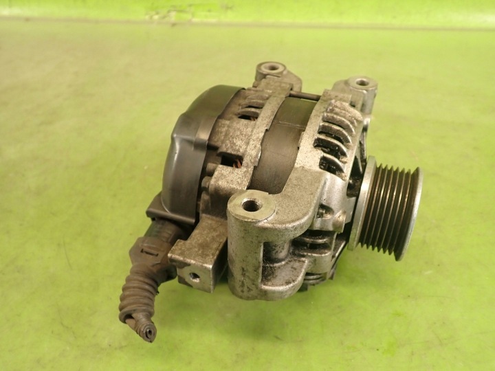 ALTERNATEUR TOYOTA AVENSIS III T27 LIFT 2.0 D-4D 12R 27060-0R070 104211-3061