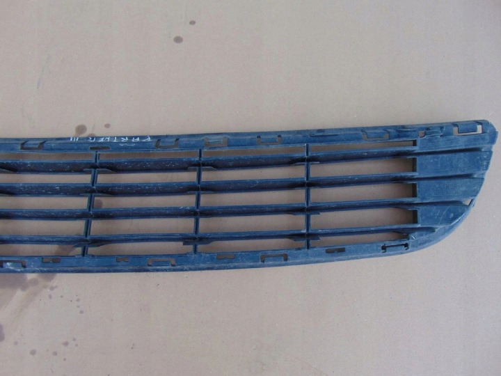 GRILLE CENTRALE PARE-CHOCS PARTENAIRE III 9681519877