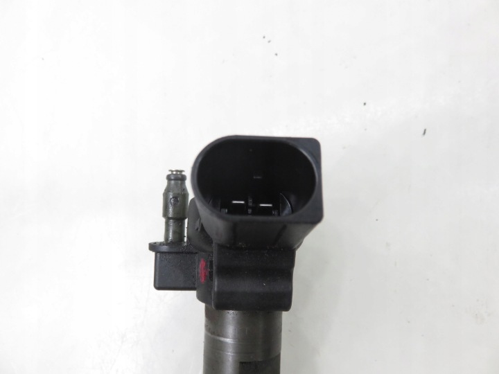 INJECTEUR AUDI A4 B8 2.0 TDI 0445116030 03L130277