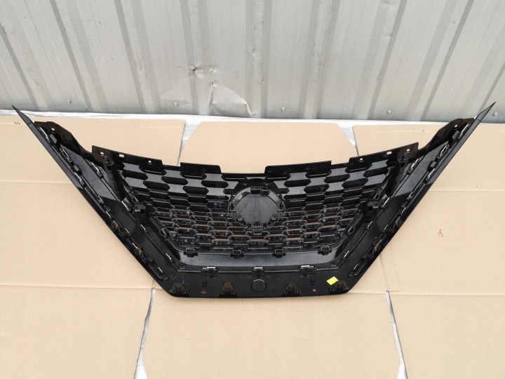 NISSAN QASHQAI III J12 21-24 GRILLE TRÈS EN BON ÉTAT CALANDRE INSIGNE 62310-6UA0A