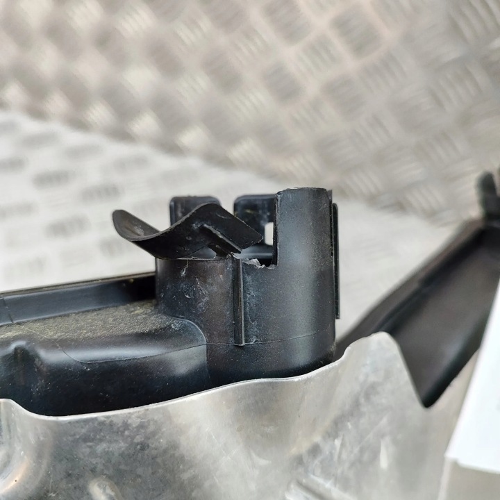 RÉSERVOIR REZONATORA BMW X5 (G05) 8678922 26660792 3.0L 210KW 2019