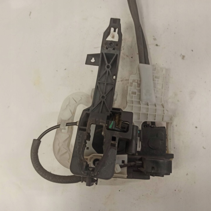 HYUNDAI IX35 SERRURE DE PORTE DROIT AVANT 81320-2Y000