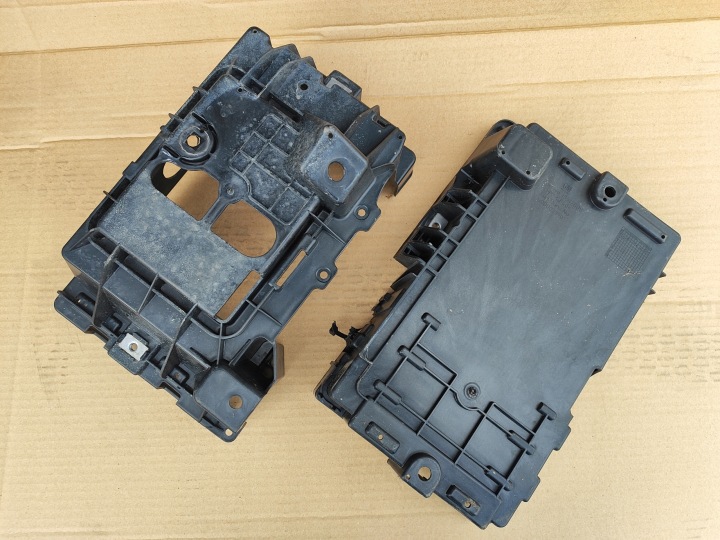 OPEL MERIVA B SUPPORT BATTERIE 13312808 13312806