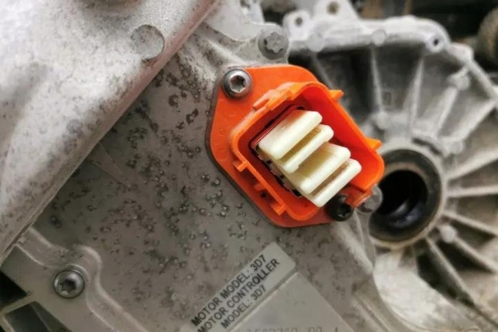 PETIT MOTEUR RÉSERVOIR LAVE-GLACES TESLA MODÈLE 3 3D7 ÉLECTRIQUE 175KW 2022