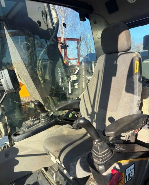 VOLVO EC250EL EXCAVATRICE VOLVO EC250EL 2018R. AVEC SYSTEMEM LEICA 3D, KLEPKA 90CM