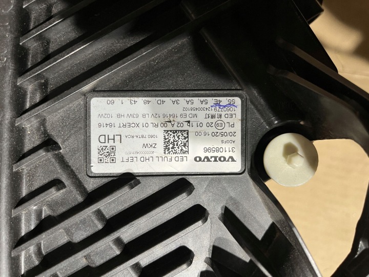 VOLVO XC60 II PHARE GAUCHE AVANT COMPLET LED 31108596