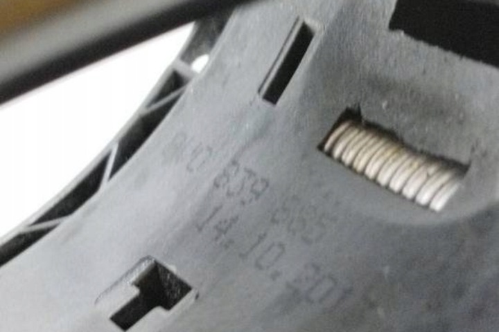 POIGNÉE ARRIÈRE DROITS PORTES AUDI A3 CABRIO (8V7, 8VE) 8V0839885 1.2L