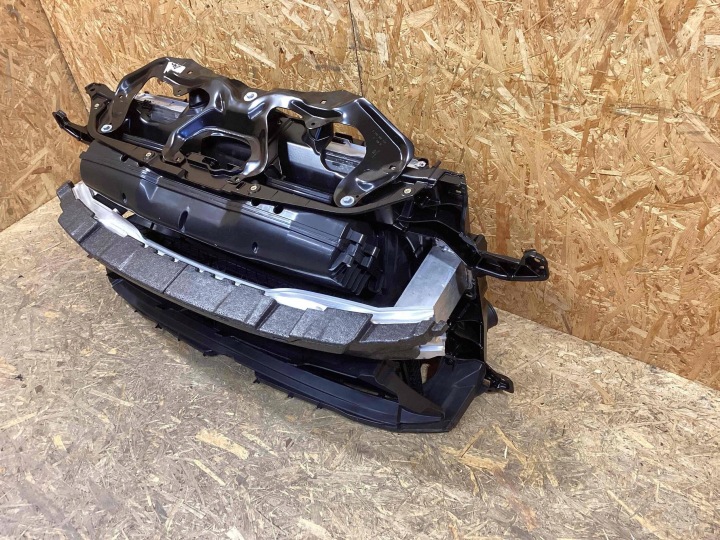 RADIATEURS RENFORCEMENT PANNEAU AVANT PORSCHE PANAMERA 971 V8 4.0TFSI TURBO 1