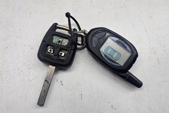 DZWIGNIA/PRZELACZNIK CLIGNOTANTS ESSUIE-GLACES OPEL VECTRA C 13112786