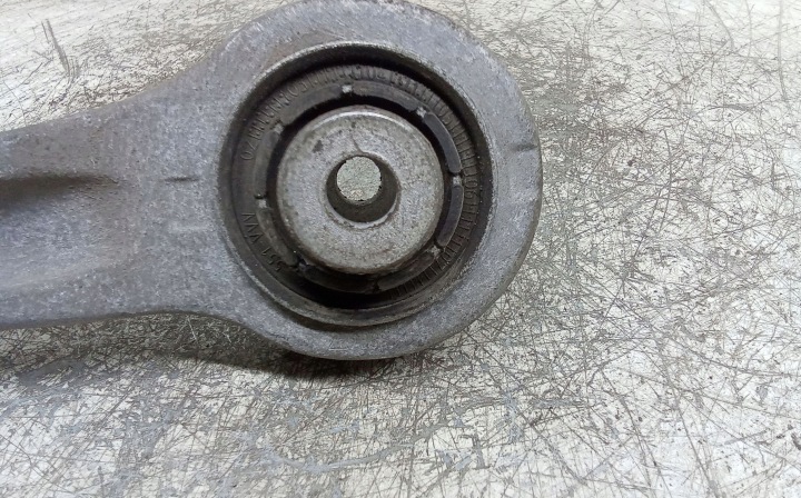 BRAS DE SUSPENSION AVANT INFÉRIEUR DROITE CÔTÉ AUDI A6 S6 C6 4F