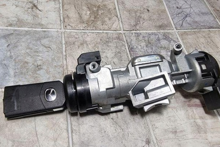 CONTACTEUR D'ALLUMAGE MAZDA 5 (CR19) 3M513F880AC 2.0L DIESEL 81KW 2006