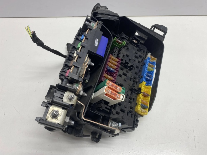 MERCEDES GLA X156 2016 1.5 DCI SERRE-CÂBLE MODULE BATTERIE A2465401850