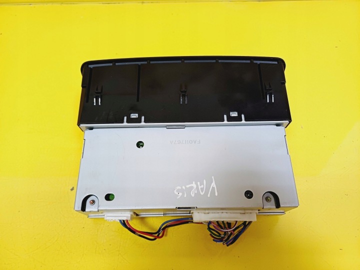 MONITEUR TOYOTA YARIS I 86110-52140 NR10