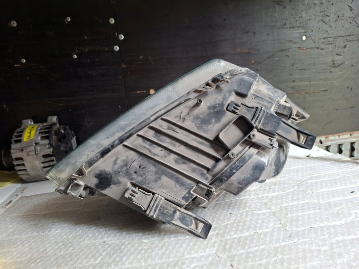 PHARE AVANT GAUCHE FORD FOCUS II 4M51-13W030-AF