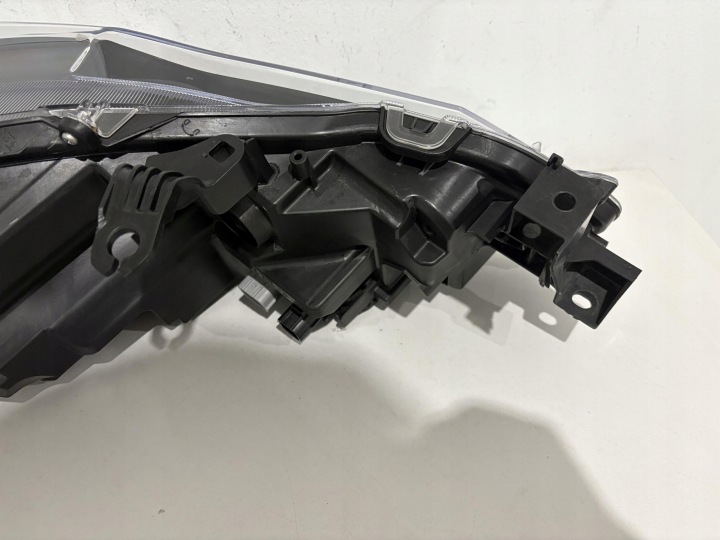 TOYOTA COROLLA E21 BERLINE PHARE GAUCHE AVANT LED 81150-02T51