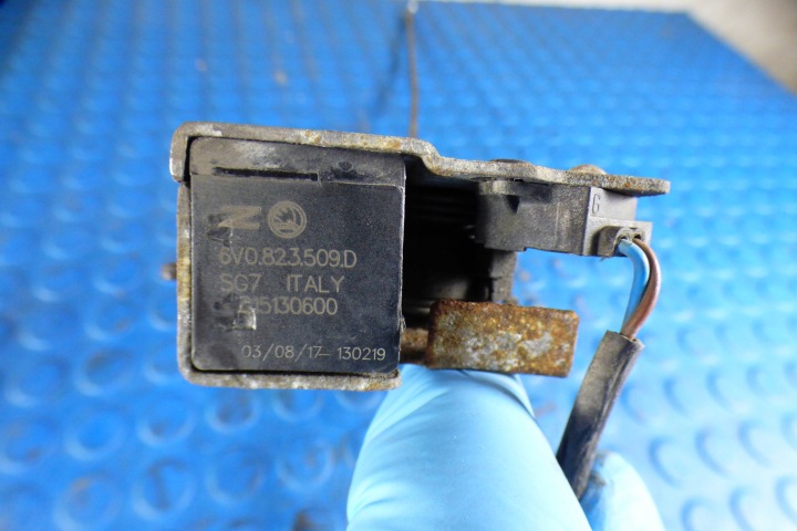 SERRURE CAPOTS 6V0823509D SKODA FABIA III