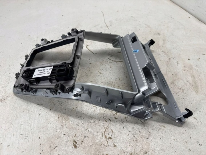 AUDI Q3 F3 83B713463A AVEC AVANT CARTERS